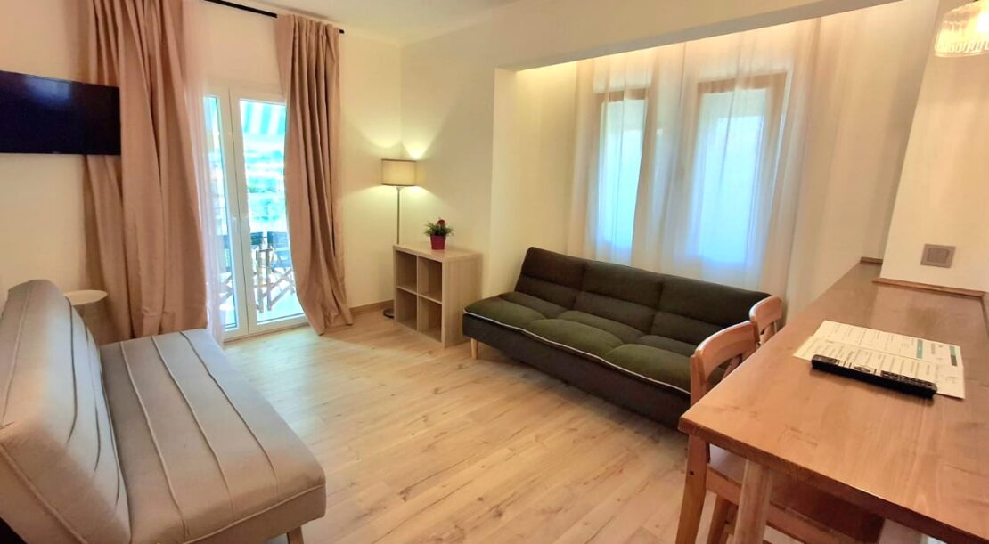 Junior suite living room with sea view